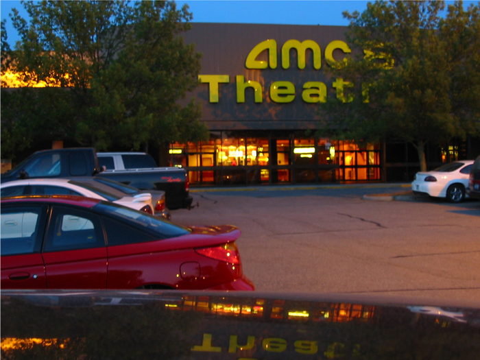 Elmwood Plaza 8 Theatres - July 2002